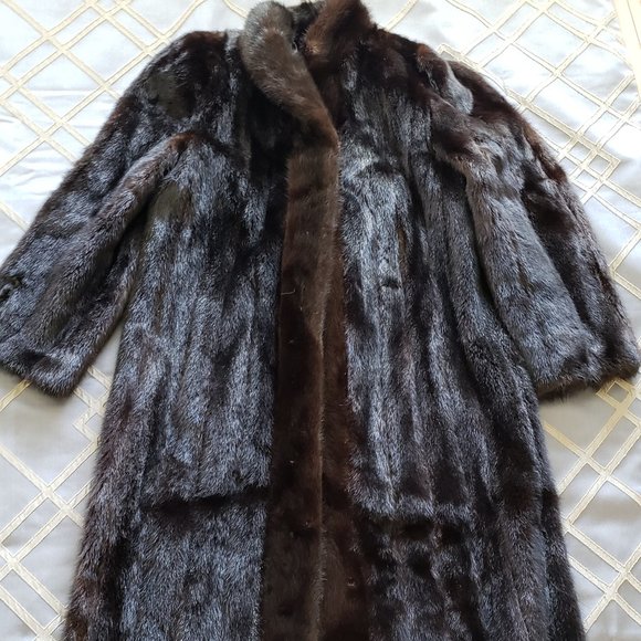 Fur Coat - Picture 5 of 8